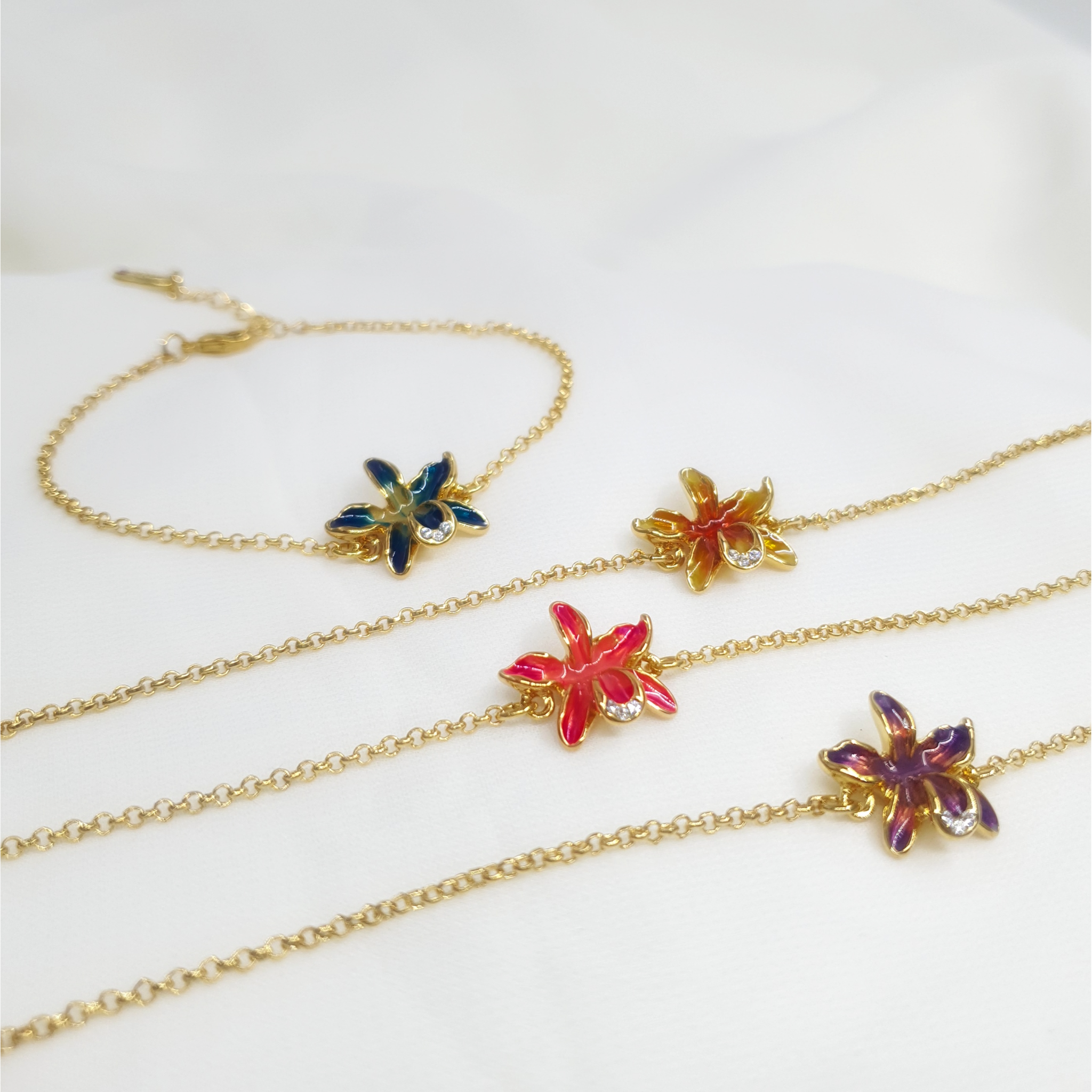 Cattleya on sale orchid necklace